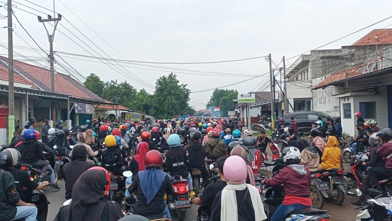 Imbas Buruh Protes UMK 2022 Naik Cuma Rp36 Ribu, Jalur Bandung-Cirebon Macet(Dok.MNC Media)