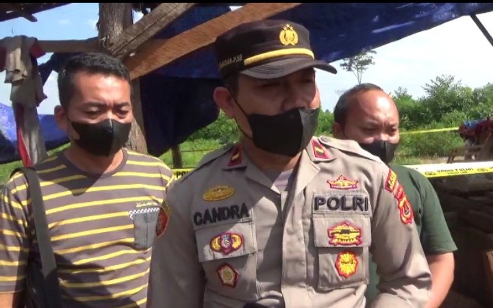 Enam tempat pengolahan kayu (sarkel) yang berada di kawasan Sungai Gelam, Kabupaten Muarojambi Jambi disegel polisi. (Foto: MNc Media)