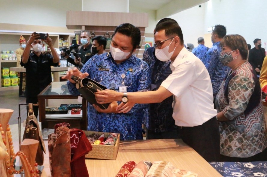 Angkasa Pura I resmi membuka Gerai UKM Kalimantan Selatan di Bandara Internasional Syamsudin Noor, Senin (29/11/2021).  (Foto: MNC Media)