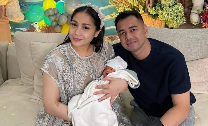 Aurel dan Atta Bawa Kado Mewah untuk Bayi Raffi-Nagita, Ada Sepatu hingga Celemek Hermes (FOTO:MNC Media)