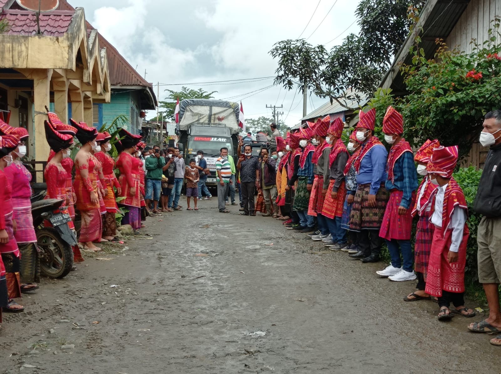 Protes Jalan Rusak Parah, Warga Karo Kirim Tiga Ton Jeruk ke Jokowi (FOTO: MNC Media)