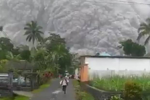 Erupsi Gunung Semeru, BNPB: Belum Ada Laporan Jatuhnya Korban (FOTO: MNC Media)