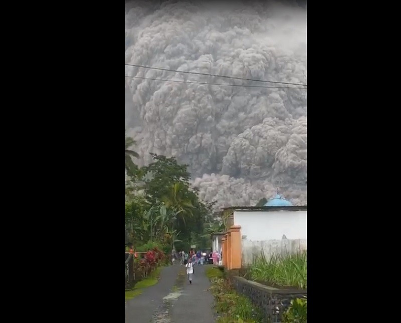 PVMBG: Awan Panas Gunung Semeru Mengarah ke Besuk Kobokan (FOTO: Ist)