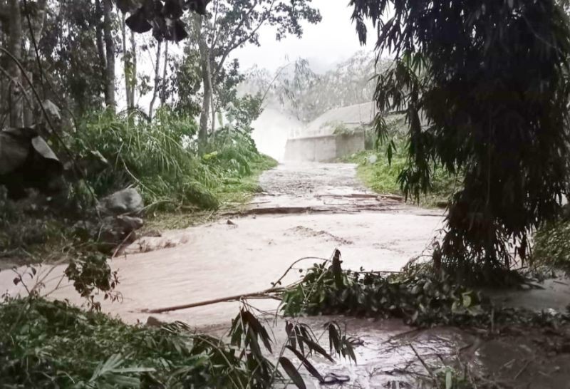 Evakuasi Erupsi Semeru Terkendala Jembatan Putus, BNPB Koordinasi dengan TNI-Polri(Dok.Okezone)
