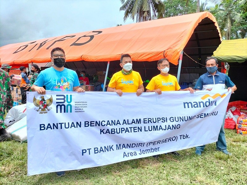Bank Mandiri (BMRI) Salurkan Bantuan Untuk Korban Erupsi Gunung Semeru. (Foto: Bank Mandiri/Advertorial)