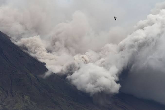 Gunung Semeru Erupsi Lagi, Tinggi Letusan 500 Meter Di Atas Puncak