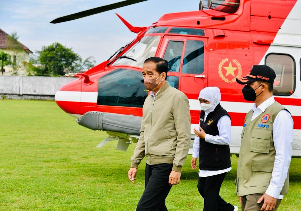 Presiden Joko Widodo (Jokowi) akhirnya tiba di Helipad Stadion Srikandi, Lumajang,. (Foto: MNC Media)