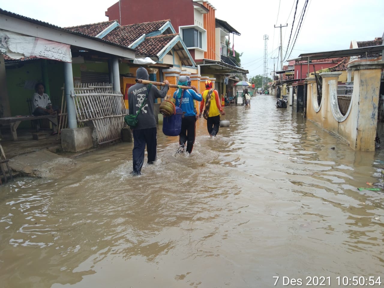 Banjir Rob Rendam 2.542 Rumah di Karawang (FOTO: MNC Media)