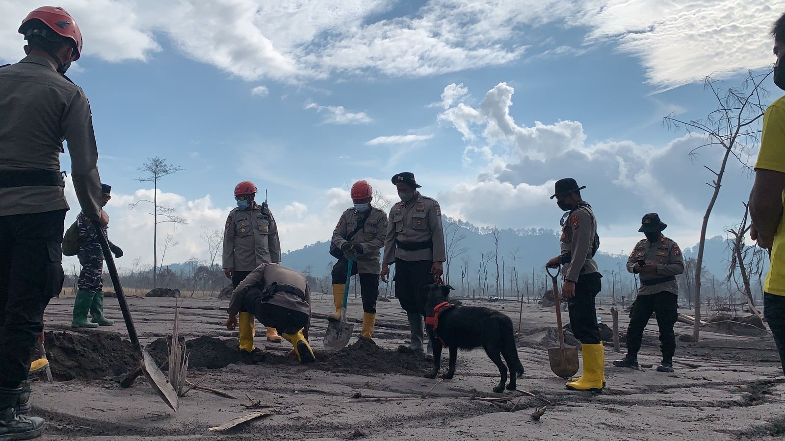 Tim Evakuasi Temukan Empat Jenazah Korban Erupsi Semeru, Total Tewas 43 Orang. (Foto: Dok. BNPB)