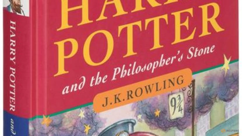 Novel edisi pertama Harry Potter karya J.K Rowling laku terjual seharga 471 ribu dolar atau setara Rp6,7 miliar. (Foto: MNC Media)