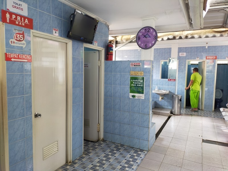 Menteri BUMN Erick Thohir telah meminta SPBU untuk menggratiskan fasilitas toilet. (Foto: Putra Ramadhani