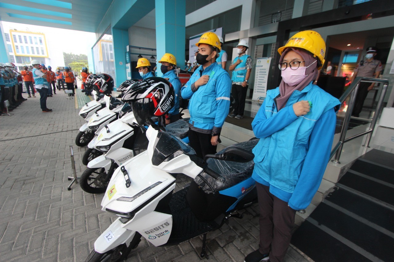 Petugas PLN di Riau Kini Pakai Kendaraan Operasional Sepeda Motor Listrik (FOTO: MNC Media)