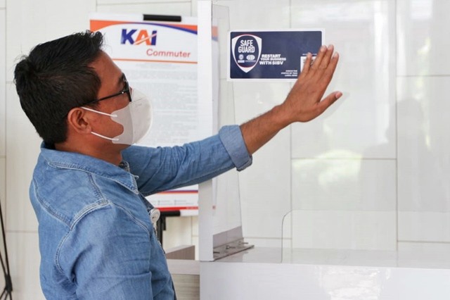 Masih Pandemi, KCI Tetap Wajibkan Penumpang KRL Patuhi Prokes. (Foto: MNC Media)