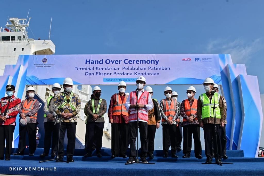 Menhub Lepas Ekspor Perdana 1.209 Unit Kendaraan dari Pelabuhan Patimban ke Filipina (FOTO: Kemenhub)