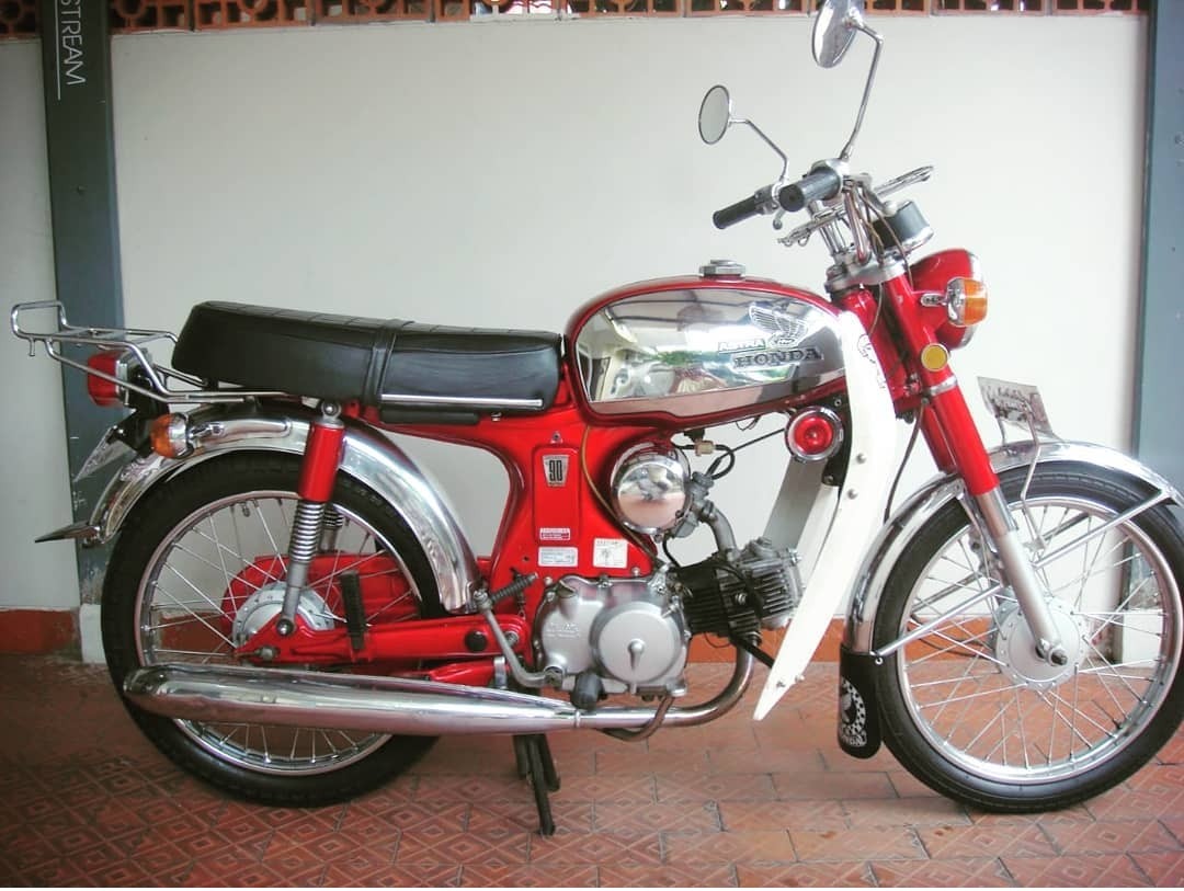Motor yang di produksi tahun 1964 hingga 1969 ini mempunyai ciri khas unik dengan bentuk tangki yang lonjong mirip biji nangka.
