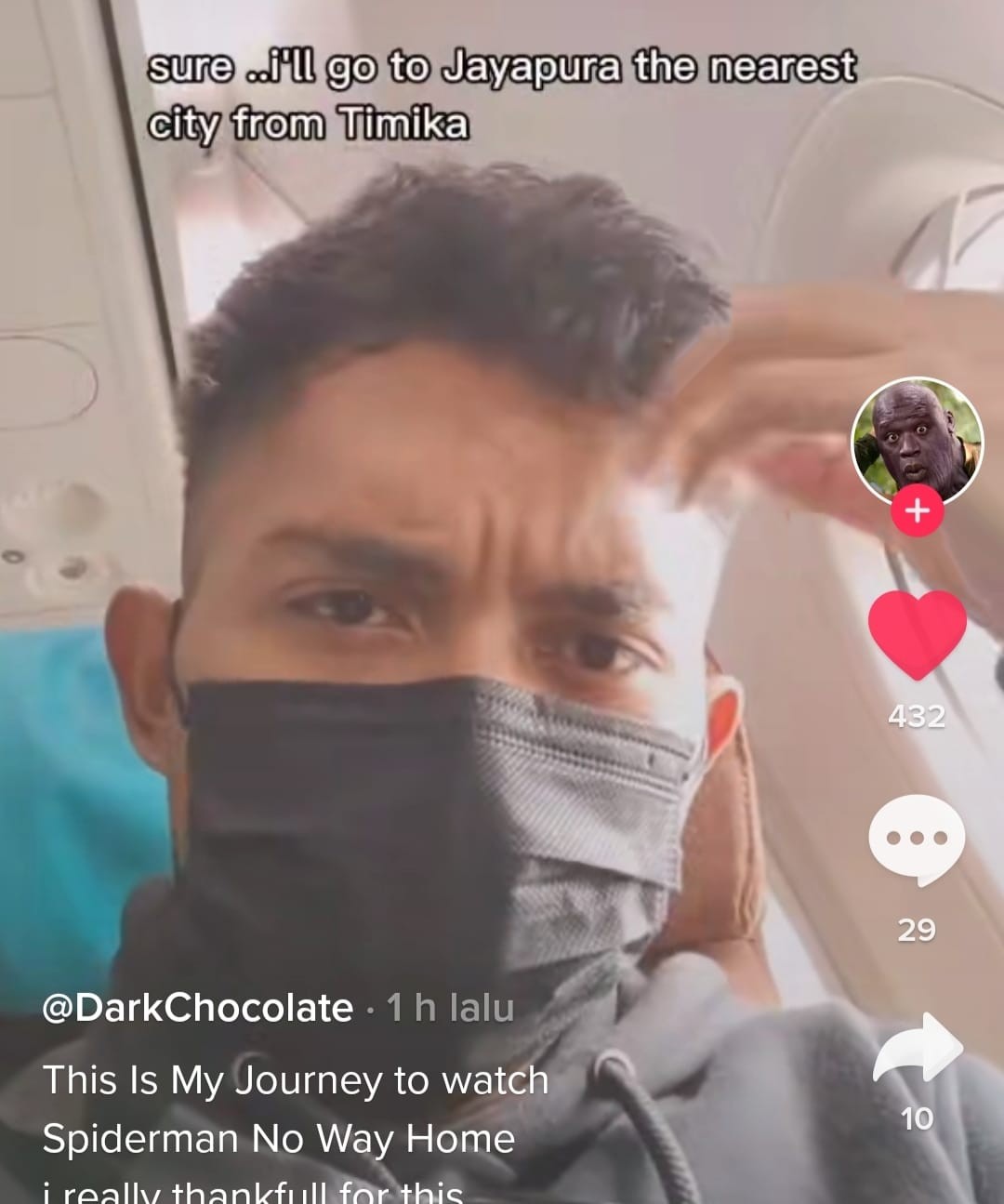 Pria asal Timika ini rela terbang ke Jayapura untuk menonton spiderman. (Foto: MNC Media)