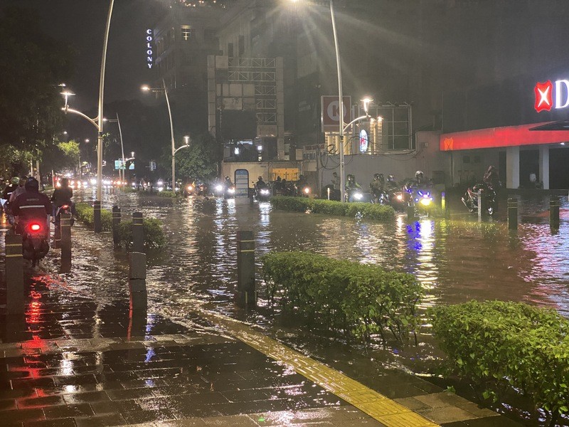 Hujan Deras, Kawasan Jaksel Dikepung Genangan dan Macet (Dok.MNC Media)
