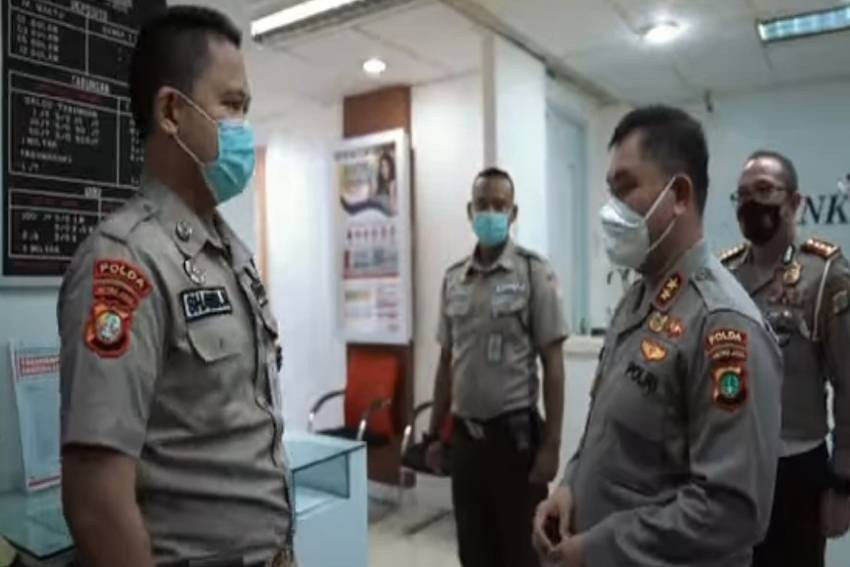 Agar Lebih Ramah, Kapolda Metro Perintahkan Polisi Belajar dari Satpam Bank. (Foto: MNC Media)