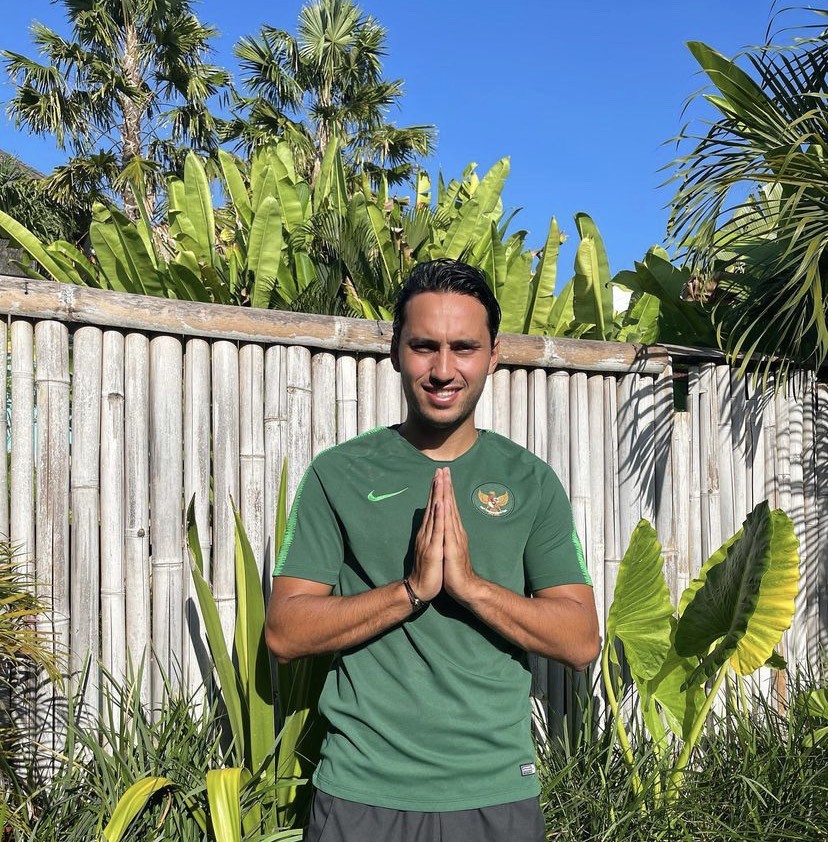 Nama Ezra Walian sendiri sedang ramai diperbincangkan.