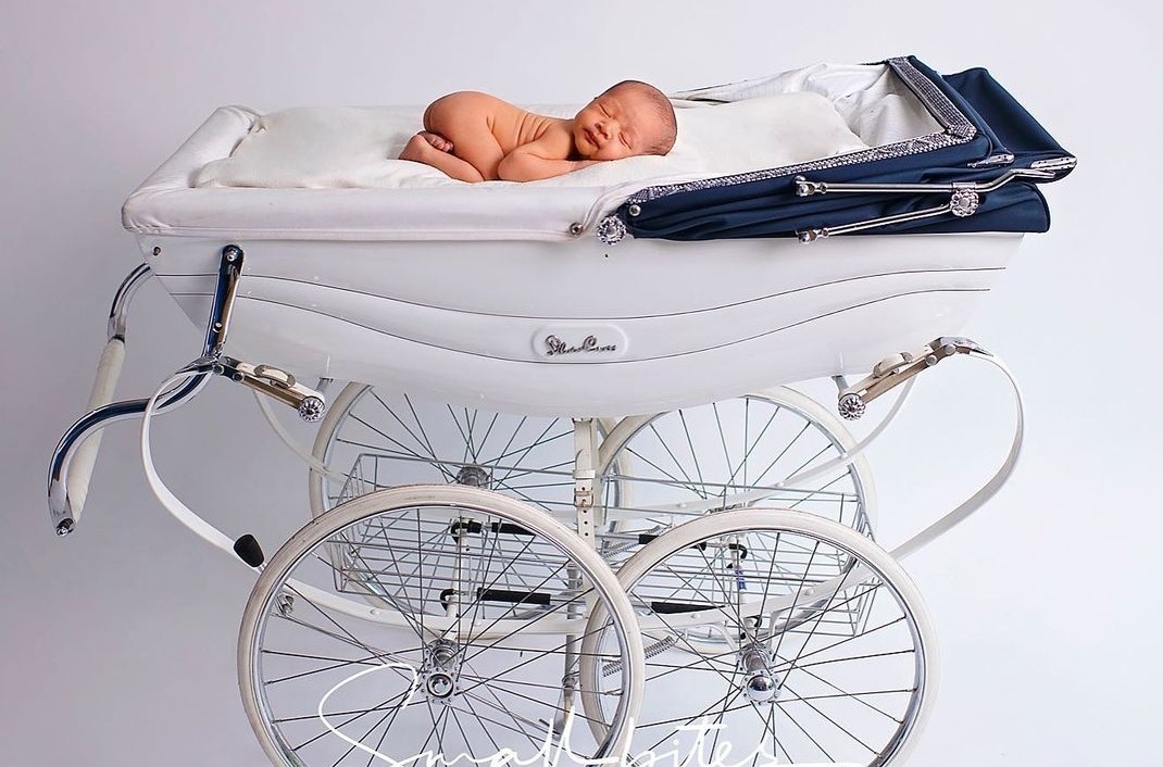 Stroller yang ditiduri Rayyanza itu merupakan merek dari Silver Cross dan dibanderol dengan harga Rp63,8 juta. (Foto: MNC Media)