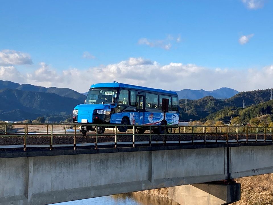 Mirip Bus dan Kereta, Jepang Luncurkan Kendaraan Ganda Serba Bisa  (Dok.Reuters)