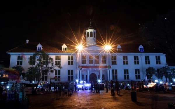 Pemprov DKI melalui Dinas Bina Marga terus mempercantik dengan merevitalisasi pedestrian kawasan Kota Tua, Jakarta Barat. 