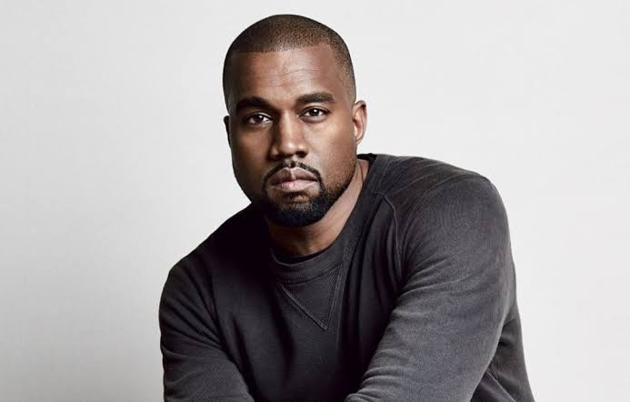 Punya Harta Rp6 Triliun, Kanye West Tepergok Naik Pesawat Kelas Ekonomi. (Foto: MNC Media)