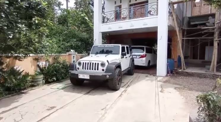 Sekdes Beri Kado Tiga Mobil Mewah untuk Sang Anak, Ini Masing-masing Harganya (FOTO:MNC Media)