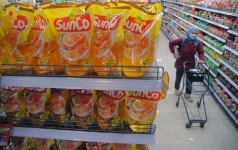Minyak Goreng Rp14 Ribu Langka di Mini Market, Ada Apa? (Foto: MNC Media)