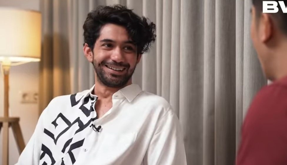Boy William penasaran soal pendapatan Reza sebagai aktor.  (Foto: Tangkapan layar Youtube)