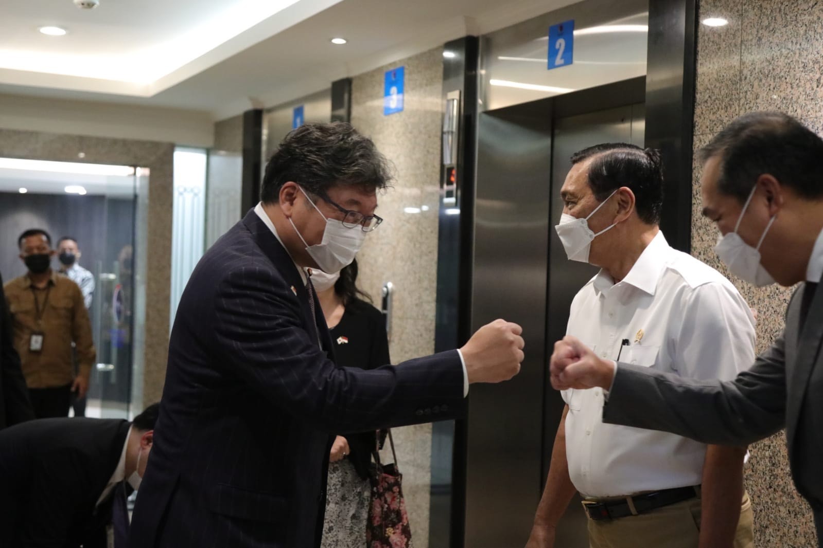 Luhut Tawarkan Menteri Ekonomi Jepang Proyek PLTA di Kalimantan (FOTO: Kemenko Marves)
