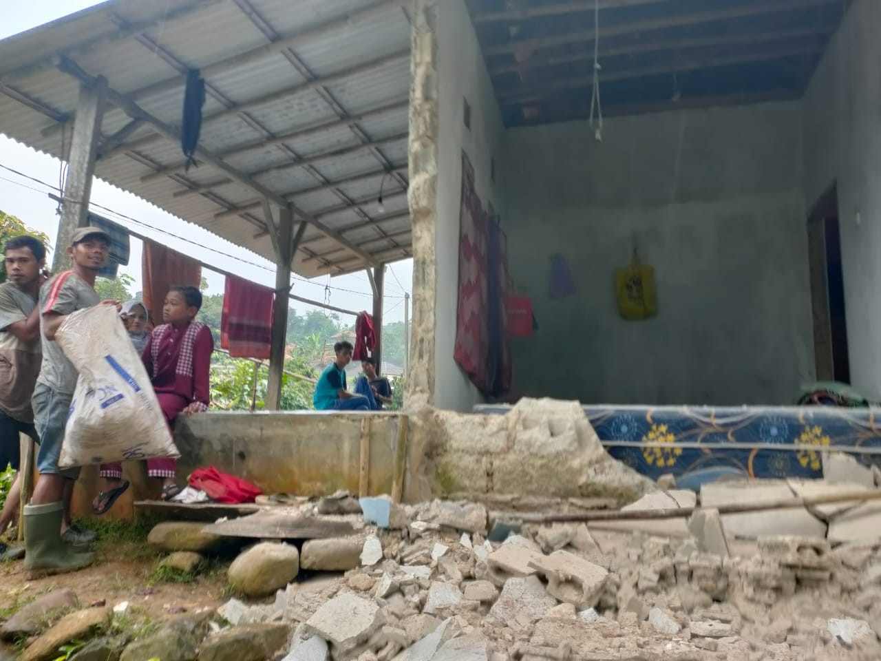 Dua Rumah di Bogor Rusak Akibat Guncangan Gempa Banten Magnitudo 6,7 (FOTO:MNC Media)