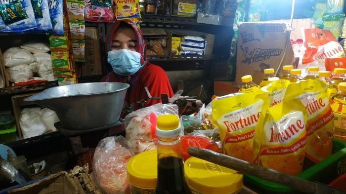 Pasar Cigasong Majalengka Masih Jual Minyak Goreng Rp18.000 per Kilogram (FOTO: Dok MNC Media)