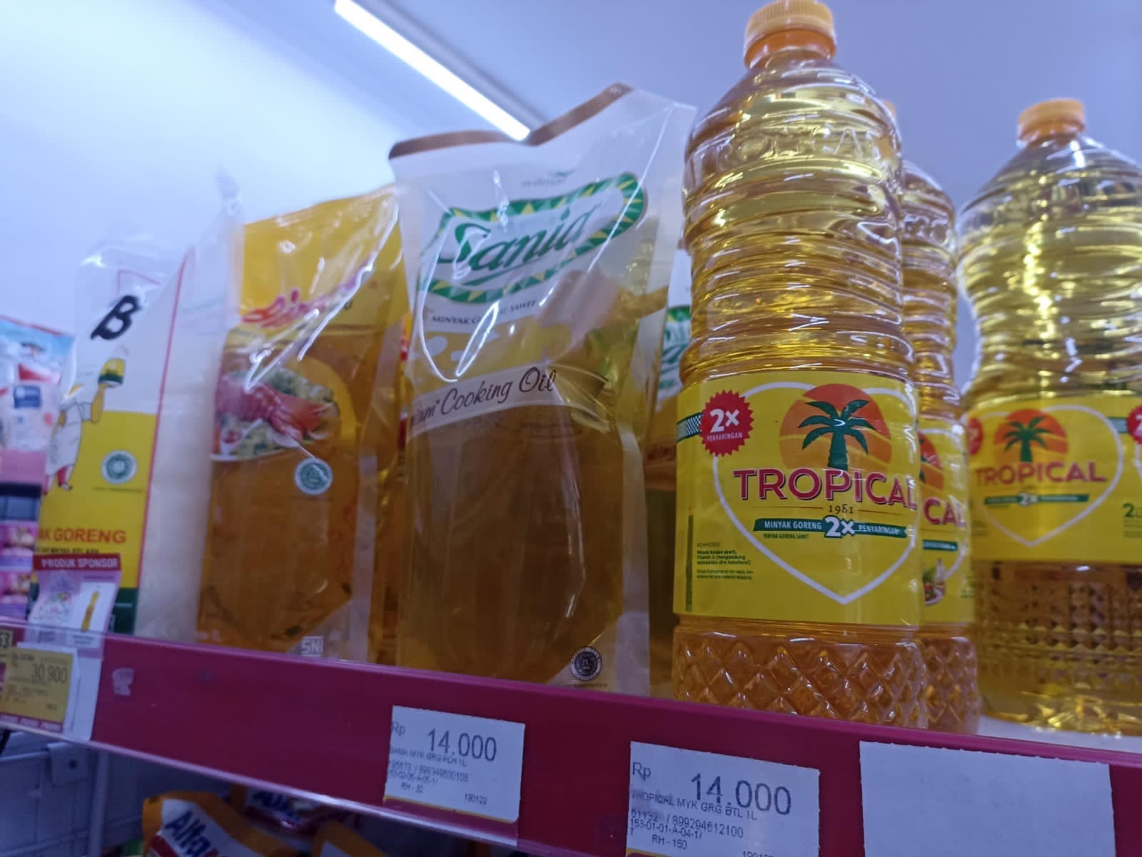 Dukung Program Satu Harga, Alfa Mart (AMRT) Jual Minyak Goreng Rp14 Ribu. (Foto: MNC Media)