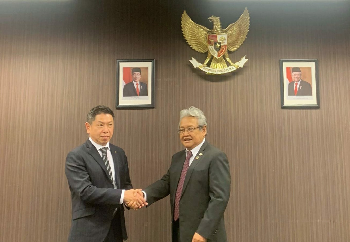 Dubes RI untuk Jepang Heri Akhmadi melantik Sugimoto Hideo sebagai Konsul Kehormatan (Konhor) RI untuk Nagoya, Aichi, Jepang. (Foto: MNC Media)