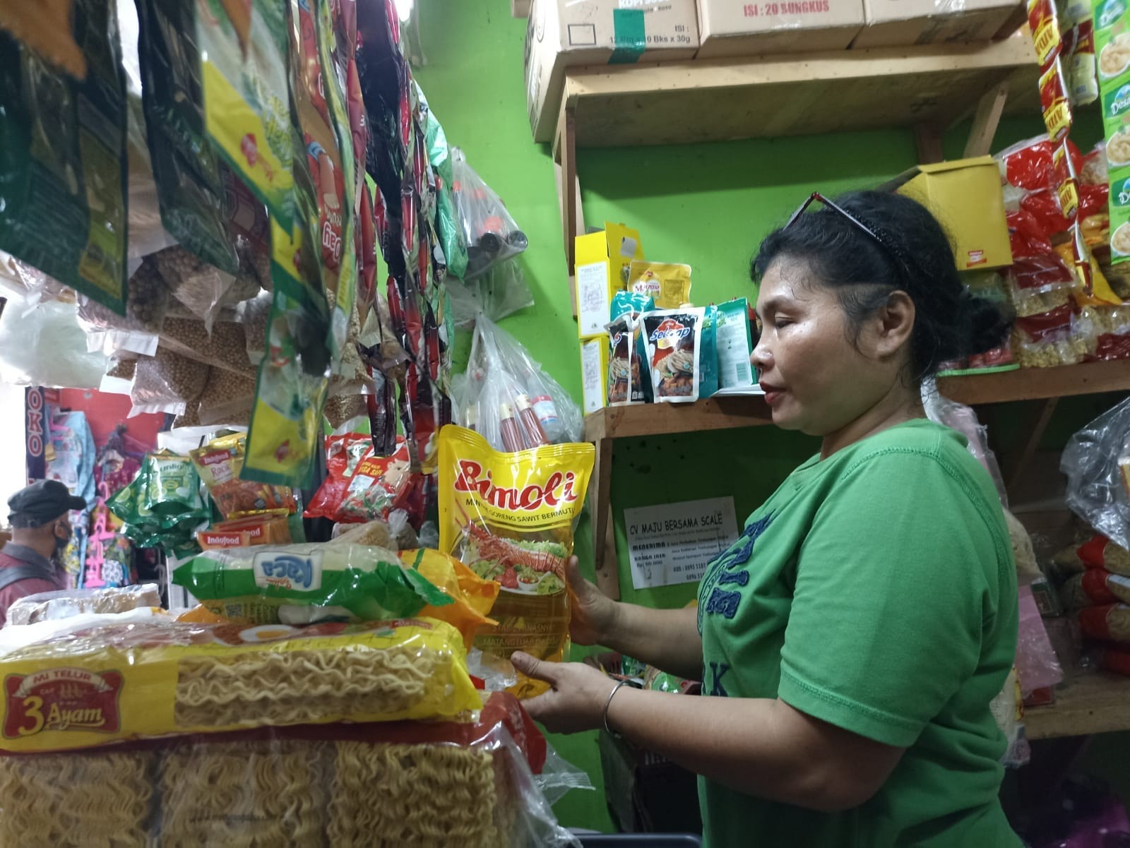 Pedagang di pasar tradisional Bekasi (Advenia/MPI)