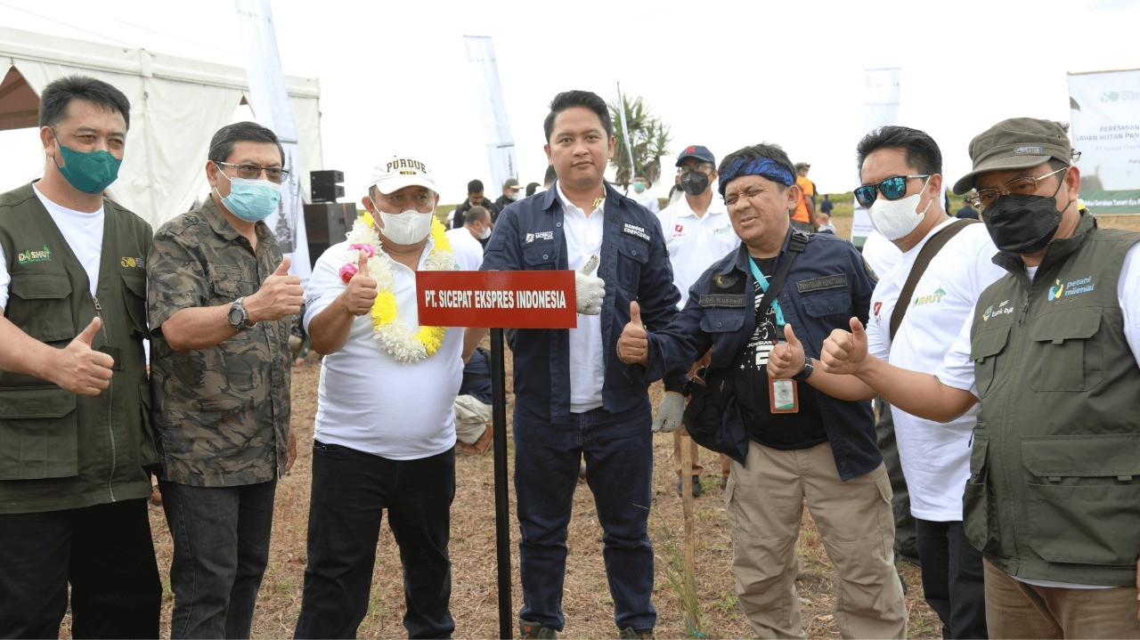 SiCepat Ekspres Dukung Rehabilitasi Hutan dan Lahan Hutan Pantai Karang Tirta Pangandaran. (Foto: SiCepat/Adv)