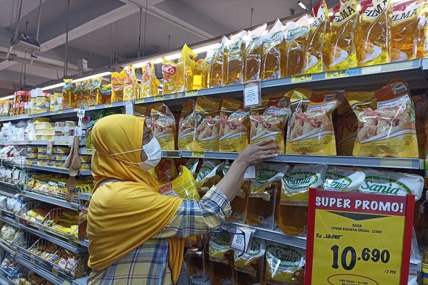 Dalam beberapa kasus, ketika harga minyak goreng di beberapa lokasi sudah turun, stoknya justru langsung menipis. (Foto: MNC Media)