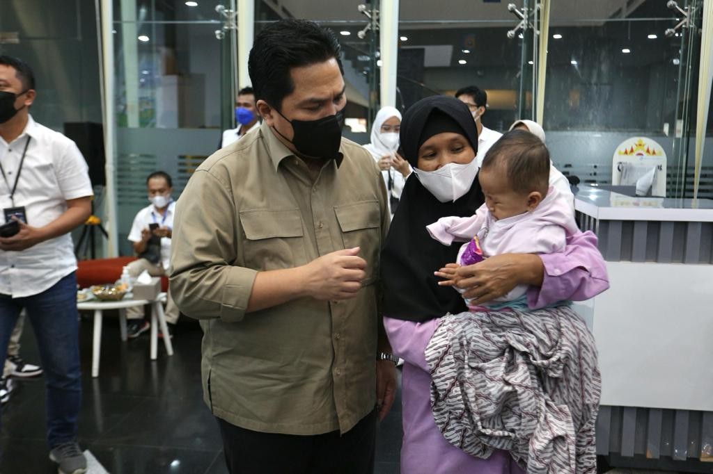 Erick Thohir Sambangi Keluarga Agen Bank Korban Perampokan di Lampung Timur (Dok.MNC )