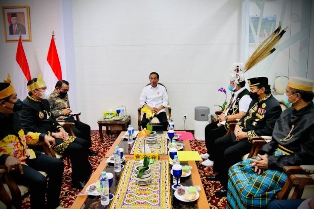 Presiden Joko Widodo menggelar pertemuan dengan sejumlah tokoh masyarakat dan adat Kalimantan Timur. (Foto: MNC Media)