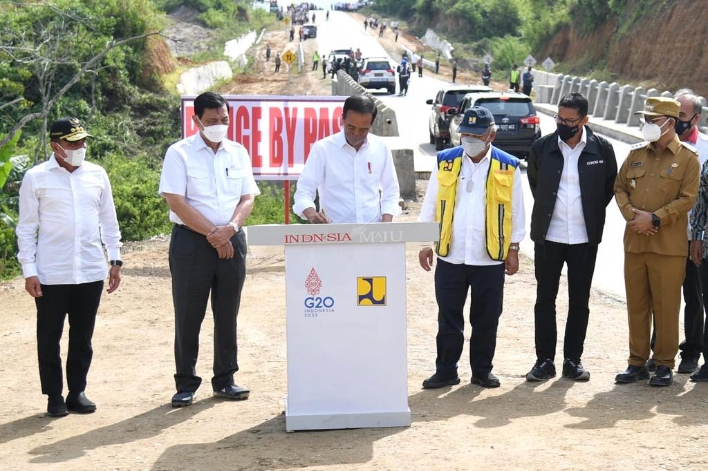 Jokowi Resmikan Jalan Bypass Balige di Kabupaten Toba (FOTO: MNC Media)