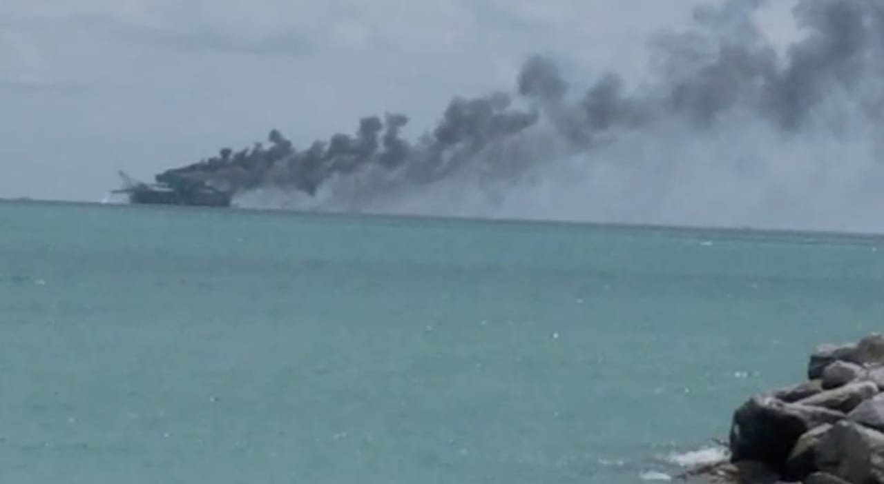 Kapal Keruk Milik PT Timah (TINS) Terbakar di Sungailiat (FOTO: MNC Media)