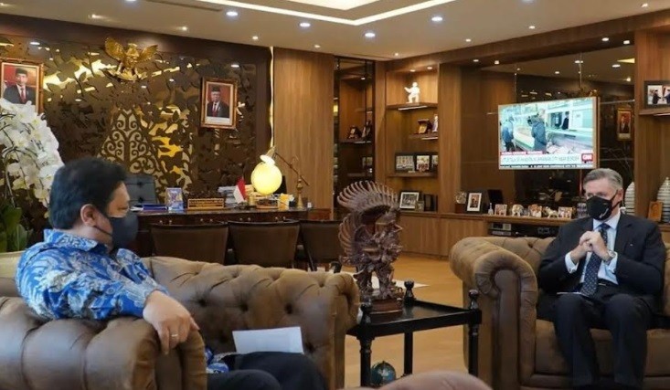 Menteri Koordinator Bidang Perekonomian Airlangga Hartarto menerima kunjungan H.E Kevin Burnet selaku Duta Besar Selandia Baru. (Foto: MNC Media)