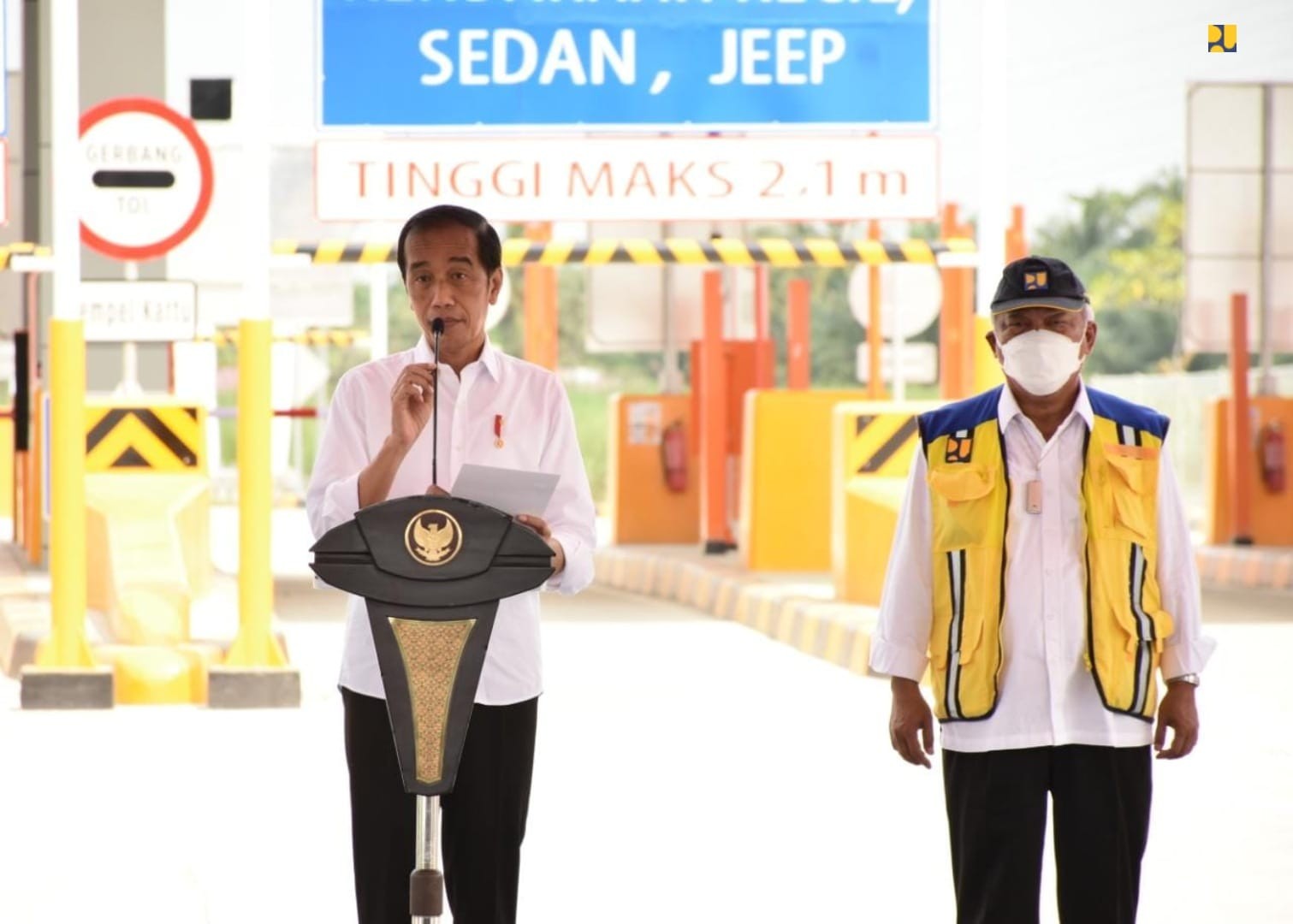 Jokowi meresmikan jalan tol Binjai-Stabat