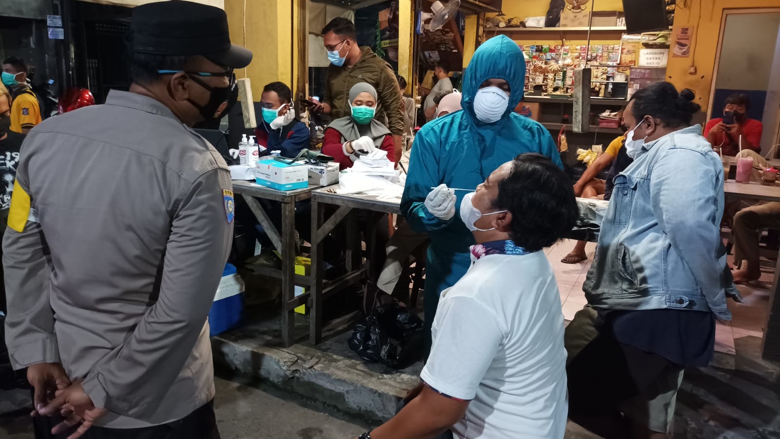 Omicron Mengganas, Pemkot Surabaya Sebar Swab Hunter di Pusat Keramaian (Dok.MNC Media)