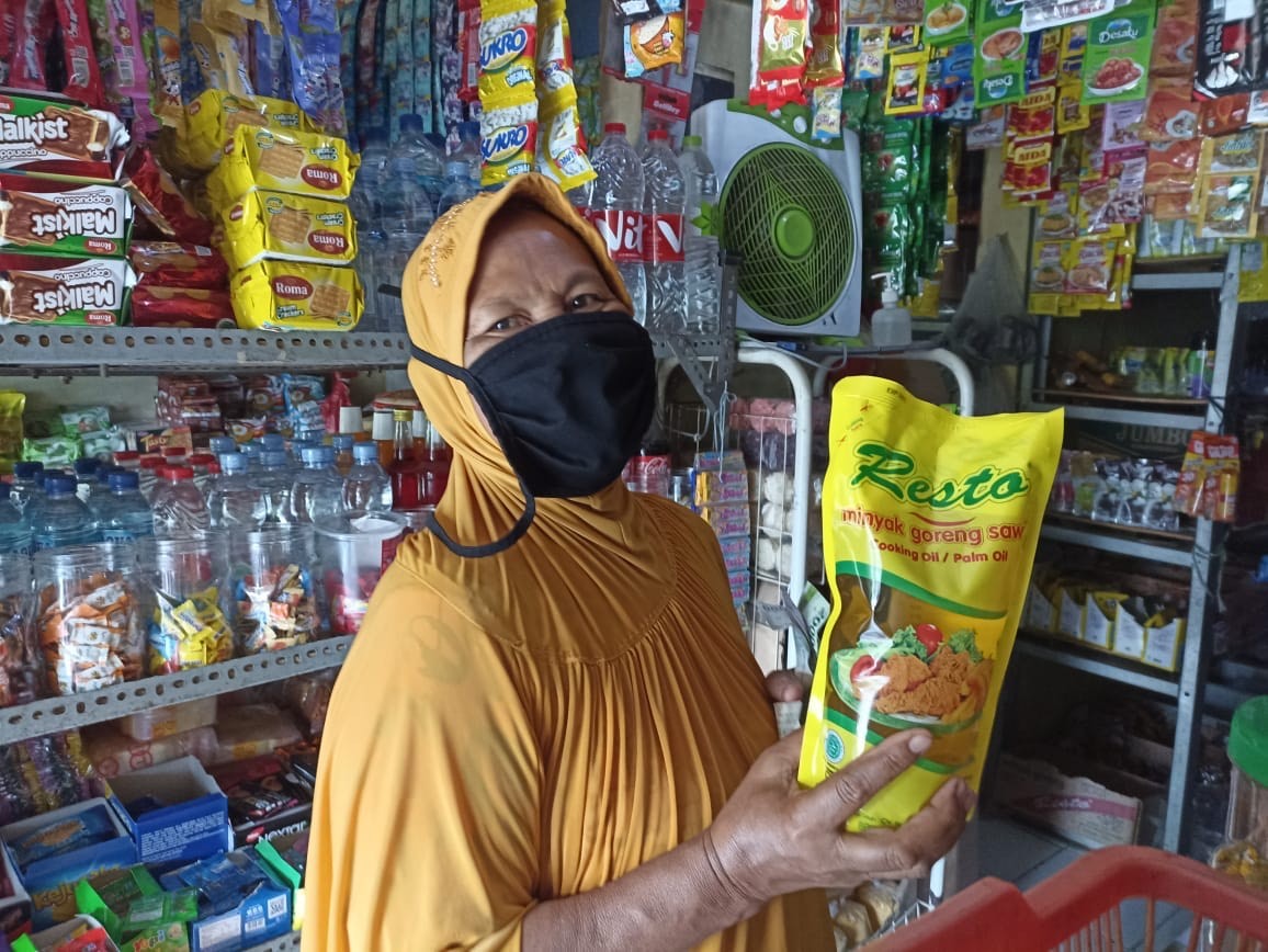 Stok Minyak Goreng Ludes di Minimarket, IRT Ini Malah Dapat di Warung Rumahan (FOTO:MNC Media)