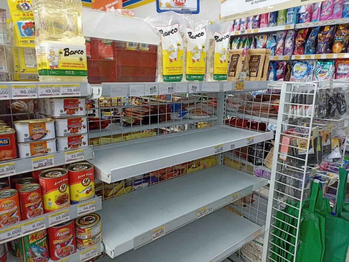 Pak Mendang Tolong! Stok Minyak Goreng Rp13.500 per Liter Kosong Melompong  (FOTO:MNC Media)