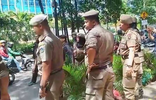 Dihadiri 70 Orang, Satpol PP Bubarkan Reuni Mahasiswa di Bandung Barat (FOTO:MNC Media)