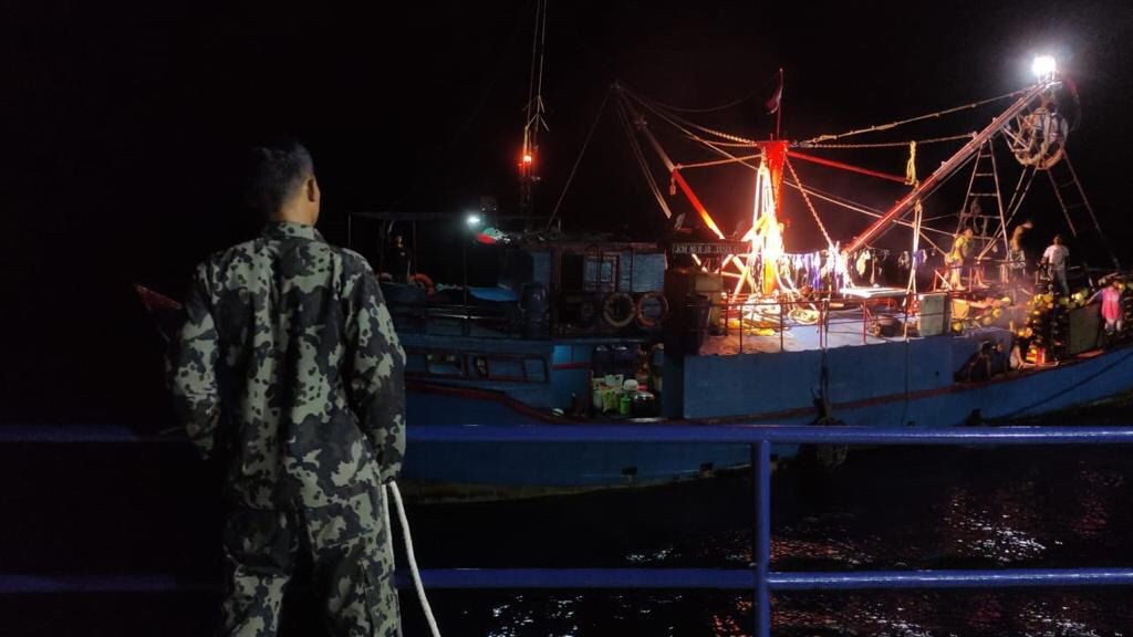 Kementerian Kelautan dan Perikanan telah menertibkan kapal perikanan Indonesia yang beroperasi tidak sesuai aturan di Perairan Halmahera.  (Foto: MNC Media)