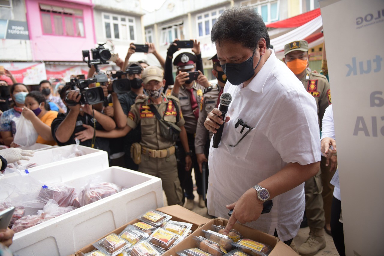 Airlangga Hartarto meresmikan Pasar Pulung Kencana di Kabupaten Tulang Bawang Barat yang baru dibuka kembali setelah renovasi. (Foto: MNC Media)